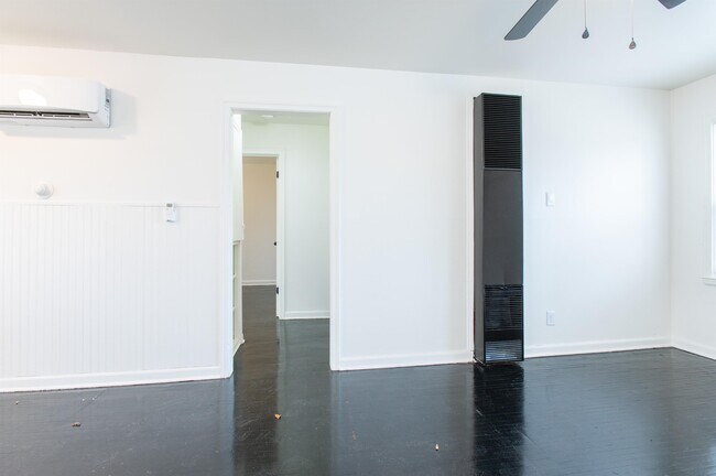 Building Photo - 802 N Minnesota St