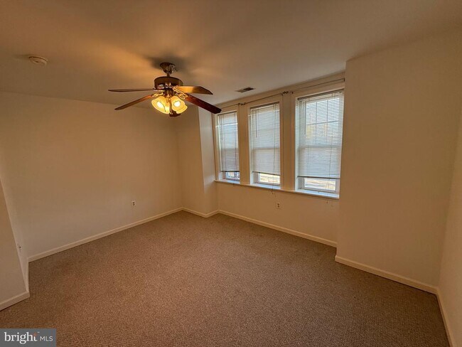 Building Photo - 4304 Lancaster Ave