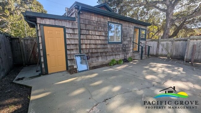 Building Photo - Warm & Welcoming 3-Bed Cottage with Character on 17-Mile Drive