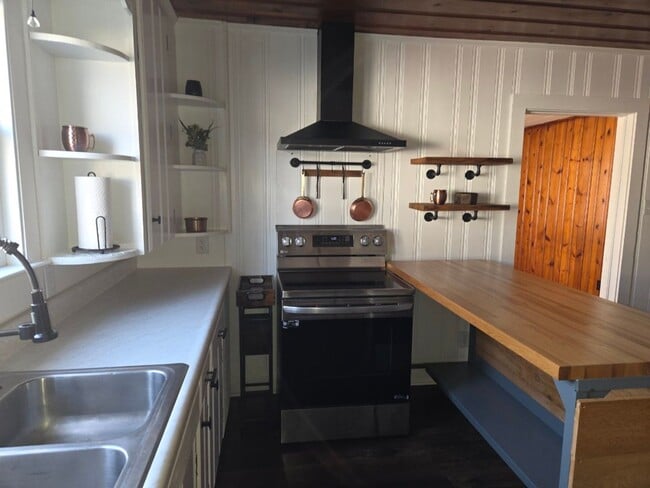 Building Photo - 209 Bartlett Ave