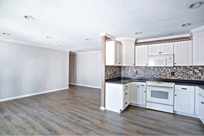 Building Photo - 114 W Main St