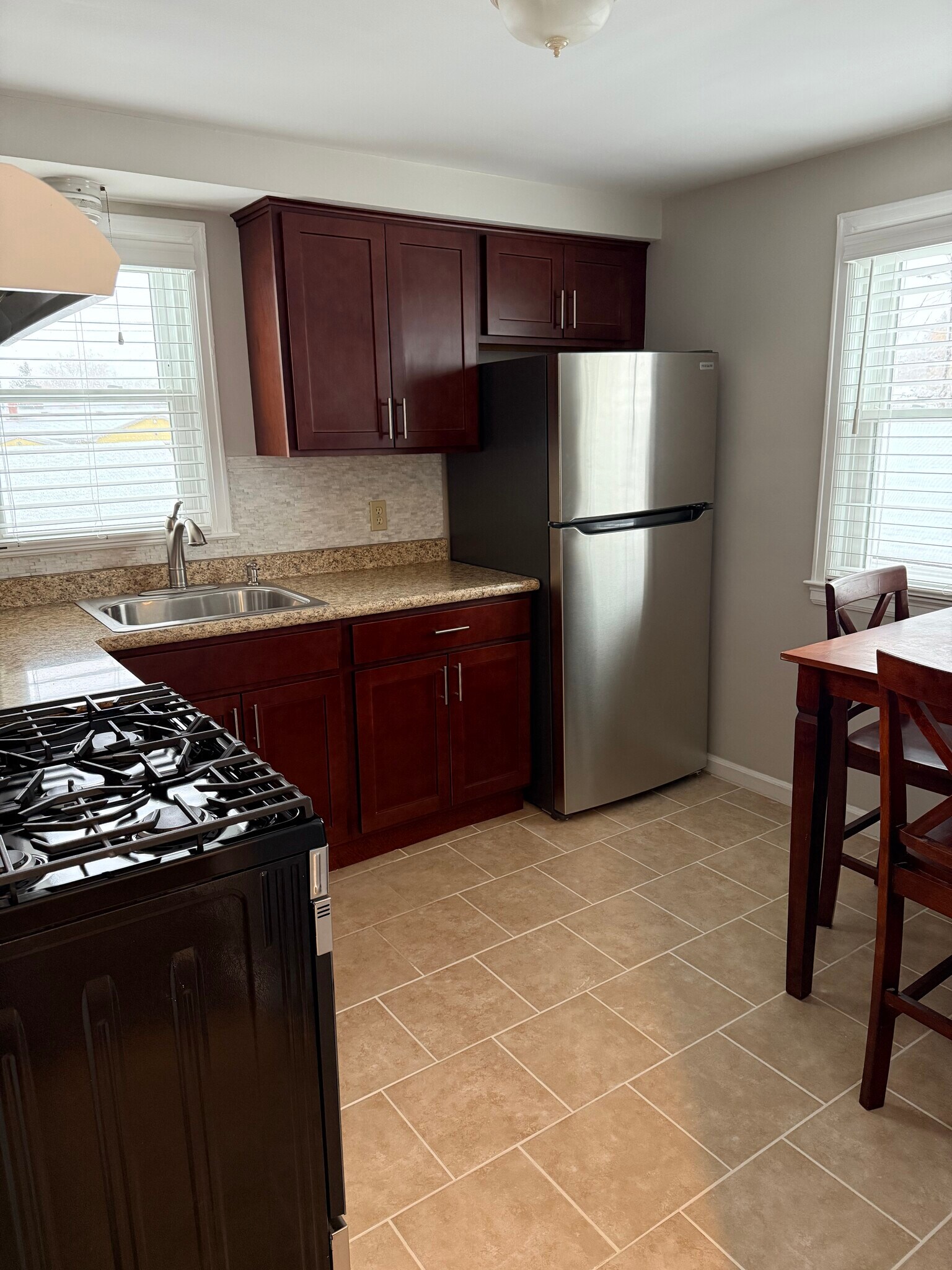 Building Photo - 33 Montfort Dr