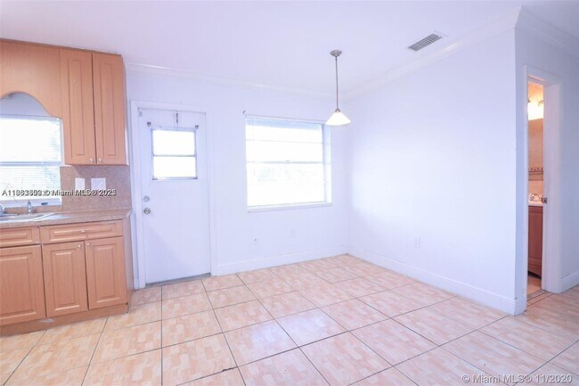 Building Photo - 3019 SW 68th Terrace