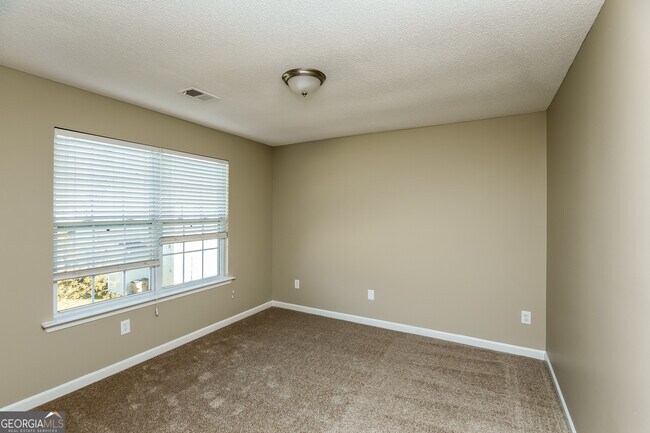Building Photo - 353 Coral Cir