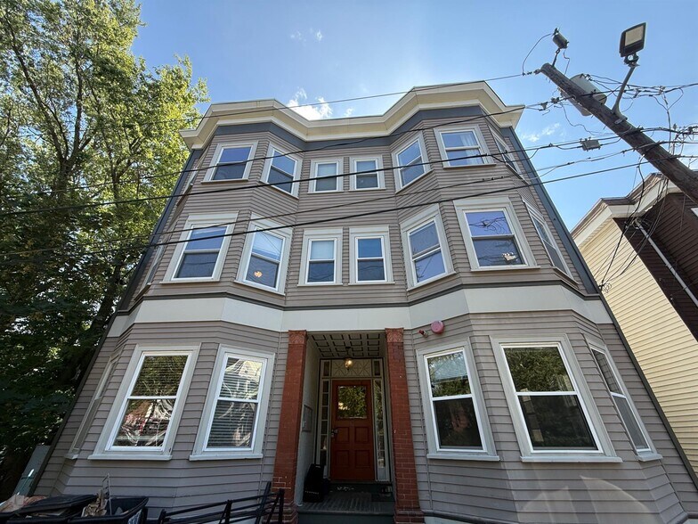 Building Photo - 6 Giles Park