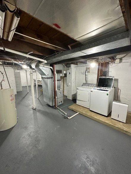 Building Photo - 109 Kendall Ave S