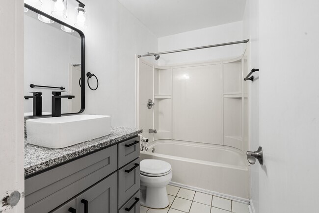 Building Photo - 1724 Placid Ct