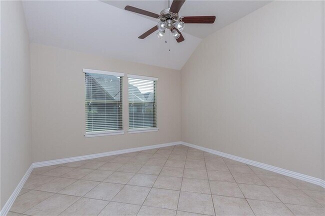 Building Photo - 504 Tascate St