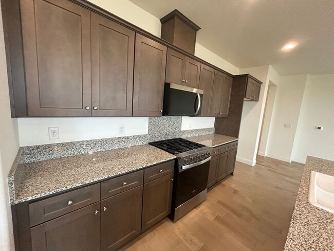 Building Photo - Northwest Visalia! Don't miss this beauty! Spacious and open 4 bedroom 2 bath!