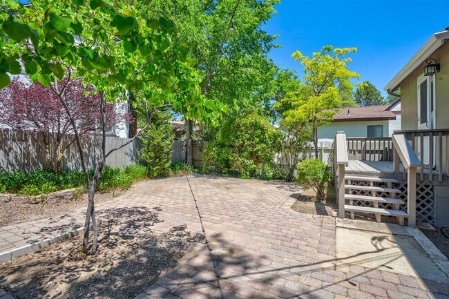 Building Photo - Live on Historic Park Avenue in this 2 Bed 1.5 Bath Single Family Home!
