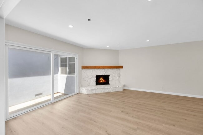 Building Photo - 3 Bedroom and 2 Bathroom Home – Close to C...