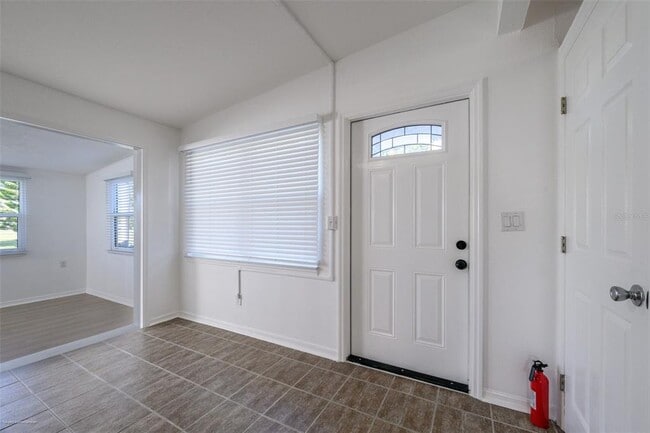 Building Photo - 927 W Olympia Ave