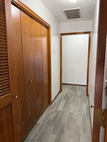 Building Photo - 11301 Windmill Pl