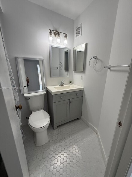 Building Photo - 6860 SW 45th Ln