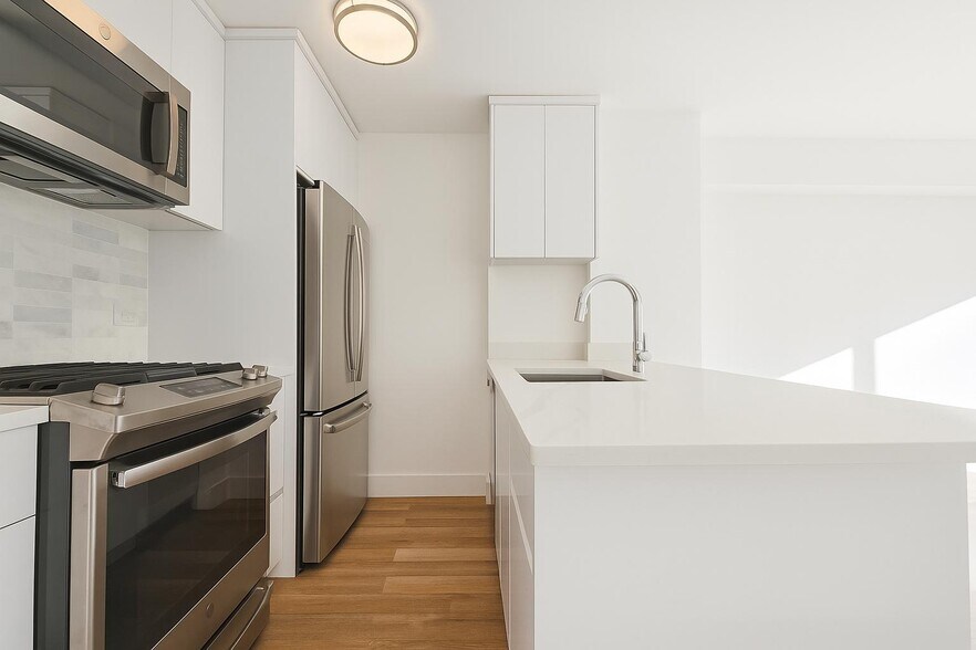 Building Photo - 1735 York Ave