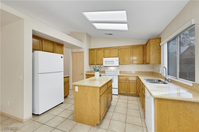 Building Photo - 1789 Castro Hill Ave