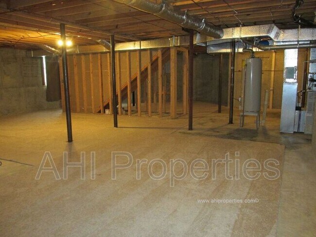 Building Photo - 6031 Rosemont Rd