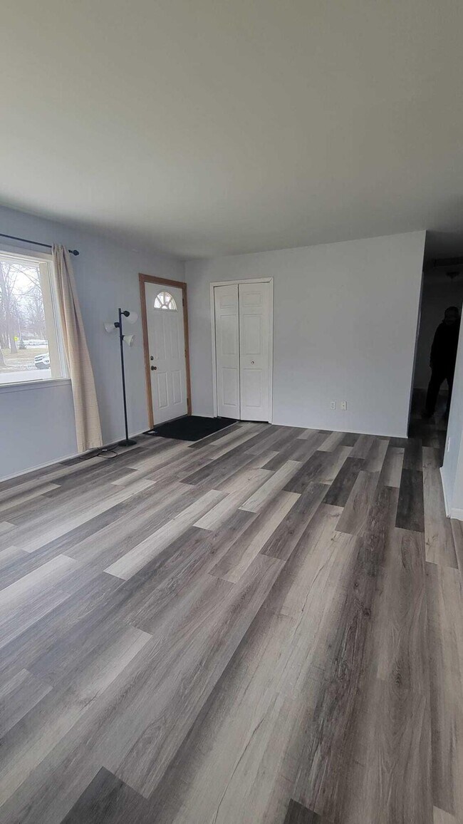 Building Photo - 655 Robinwood Dr