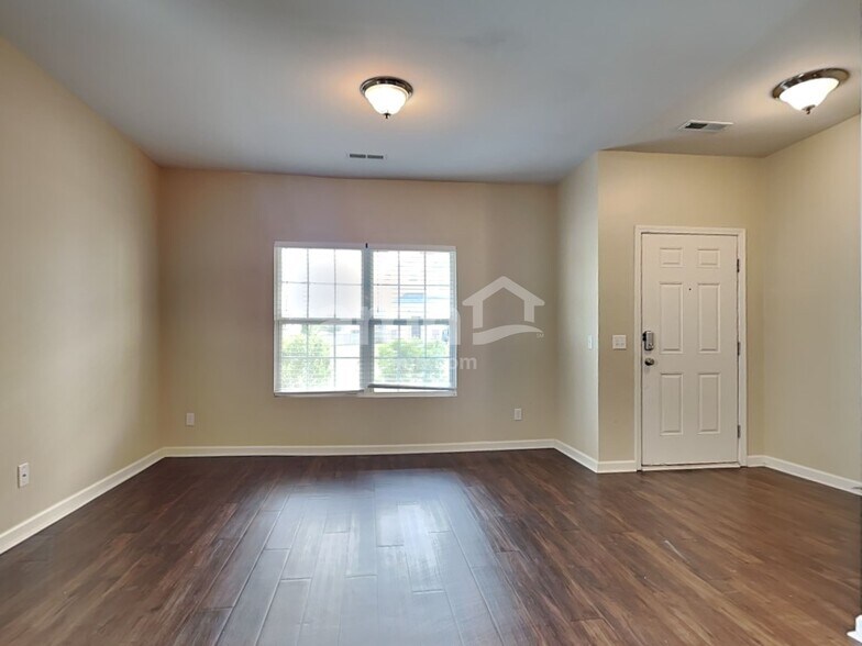 Building Photo - 504 Greywood Ln