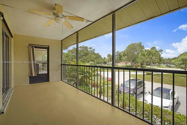 Building Photo - 6568 Chasewood Dr