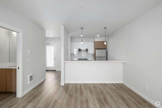 2BR, 1.5BA - 976SF - The Julian