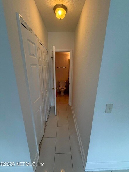 Building Photo - 1915 Lago Del Sur Drive