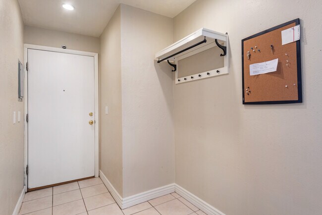 Building Photo - 960 E 100 S