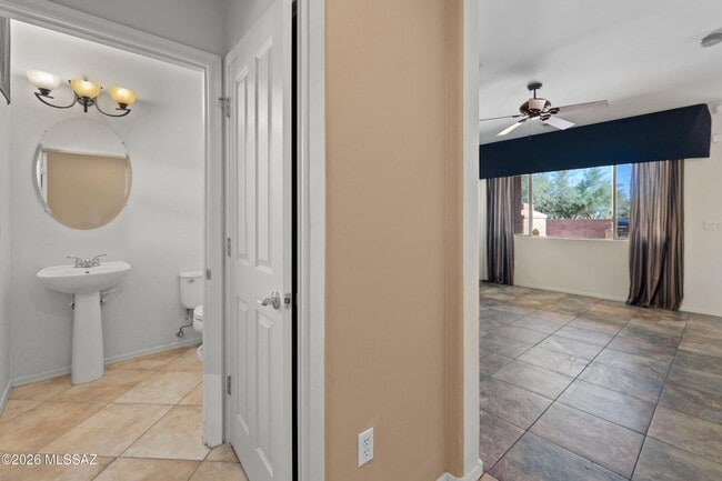 Building Photo - Two Story 3 Bed/2Bath in Paseo Del Rio