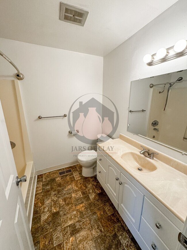 Building Photo - Single Level House- READY TO RENT!!!!