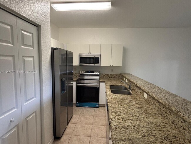 Building Photo - 4911 SW 140th Terrace