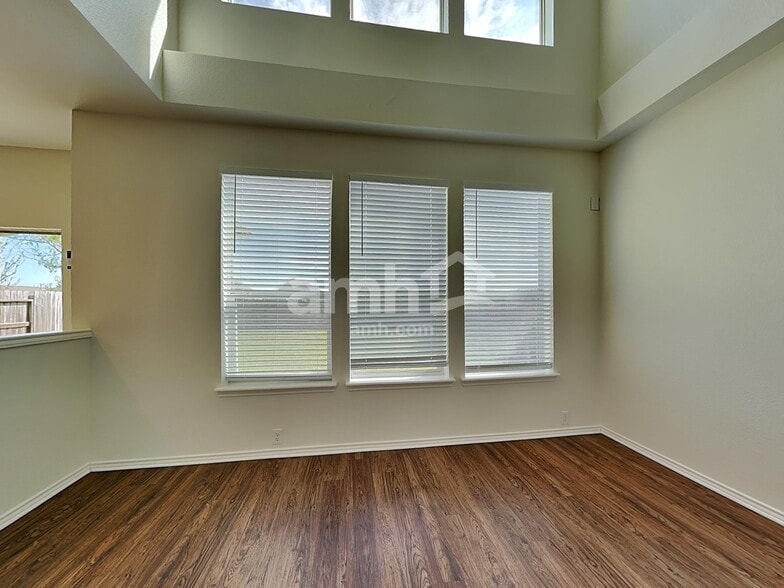 Building Photo - 26139 Flinton Dr