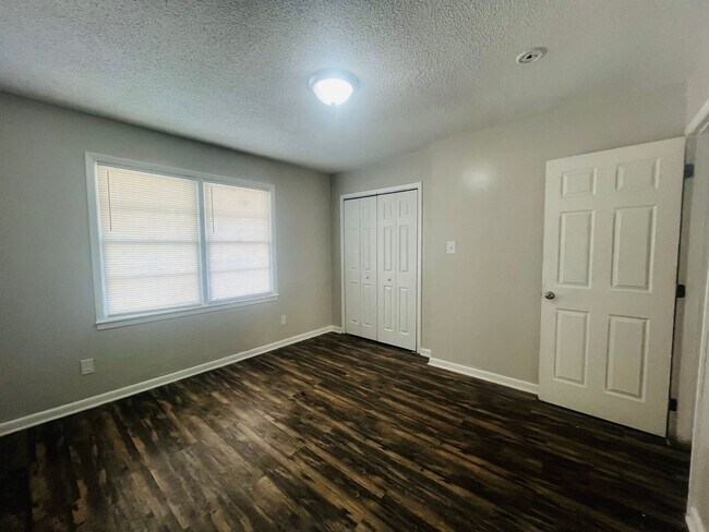 Building Photo - 131 Wall St