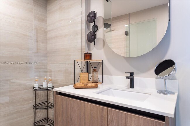 Building Photo - 580 72nd St