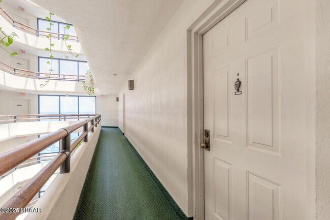 Building Photo - Coastal Living meets convenience in the He...