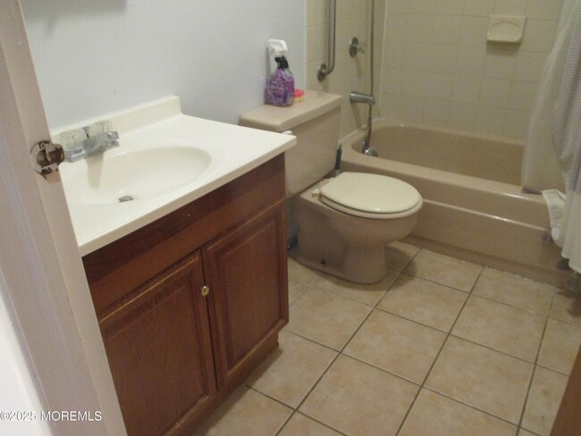 Building Photo - 469D Thornbury Ct