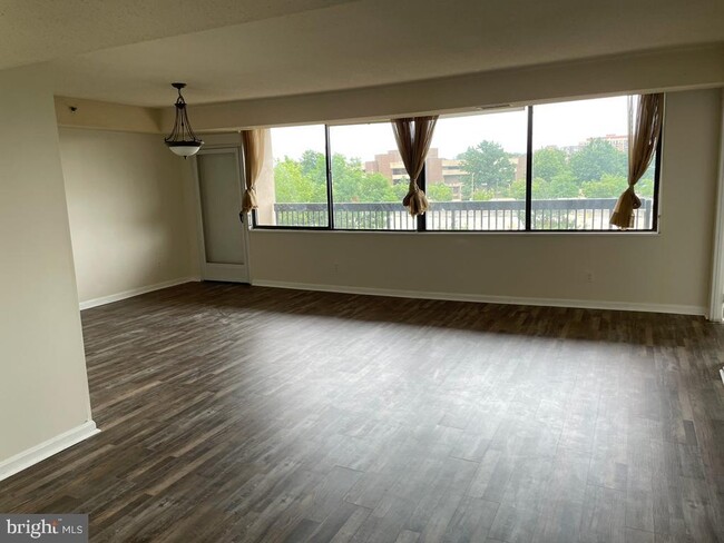 Building Photo - 3713 S George Mason Dr