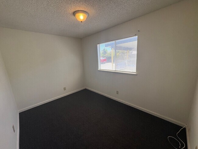 Building Photo - 2096