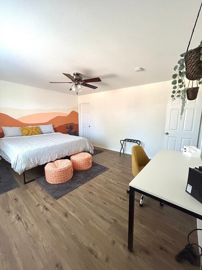 Building Photo - Furnished 3 Bedroom 2 Bathroom Home