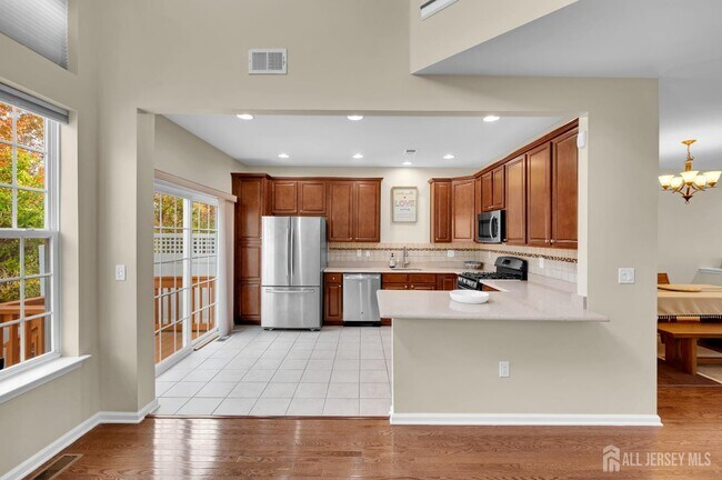 Building Photo - 304 Cambridge Dr