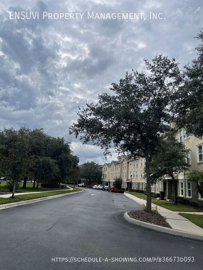 Building Photo - Beautiful 4 bedroom 3 bath Townhome in the...