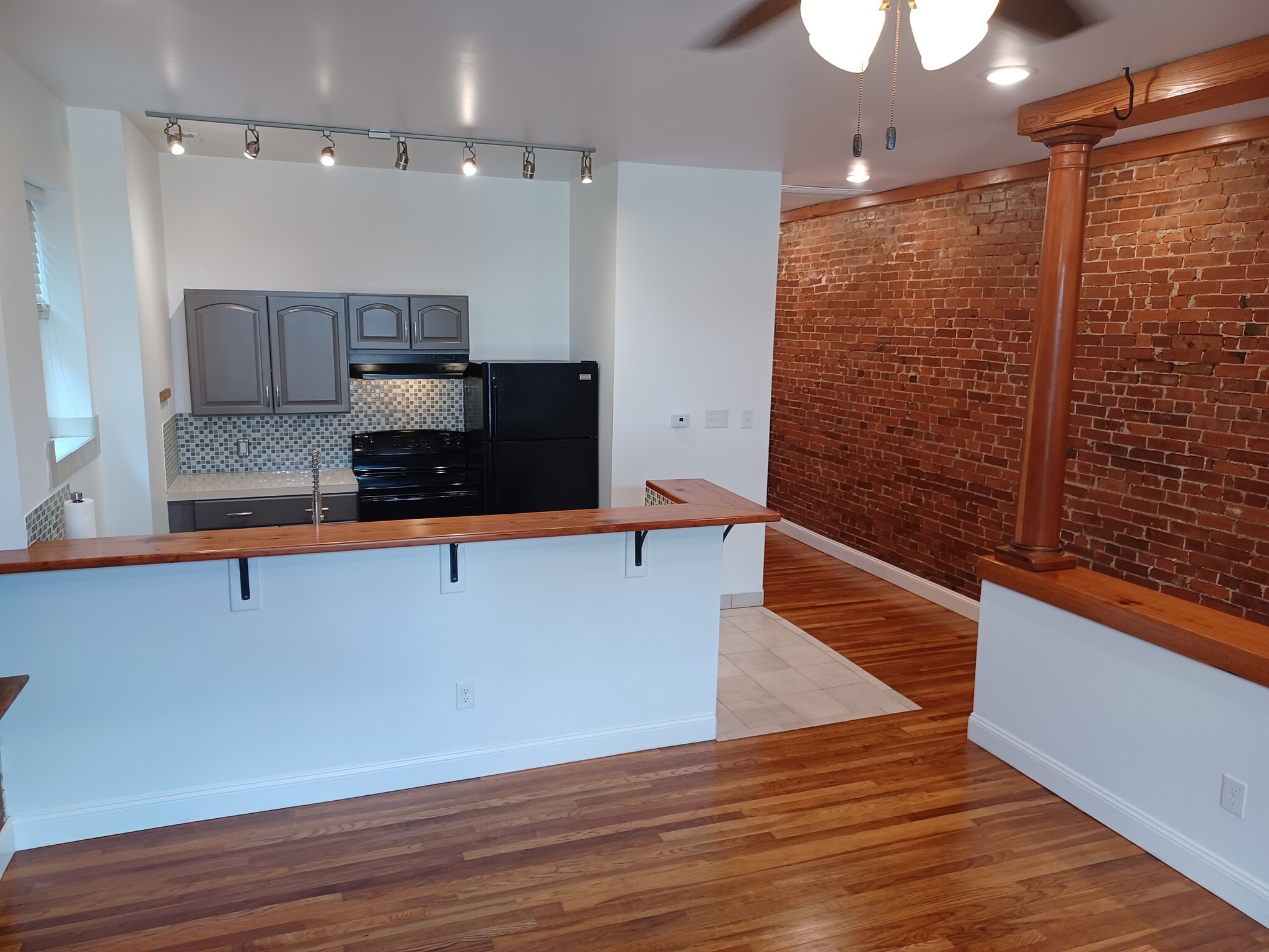 Building Photo - 4224 Chouteau Ave
