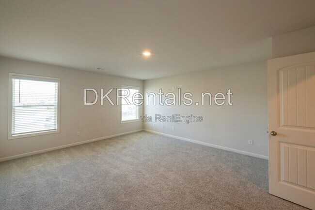 Building Photo - 7095 Evening Dew Dr