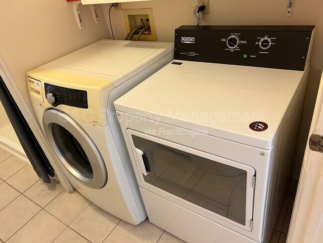 Building Photo - 293 Saybrook Way