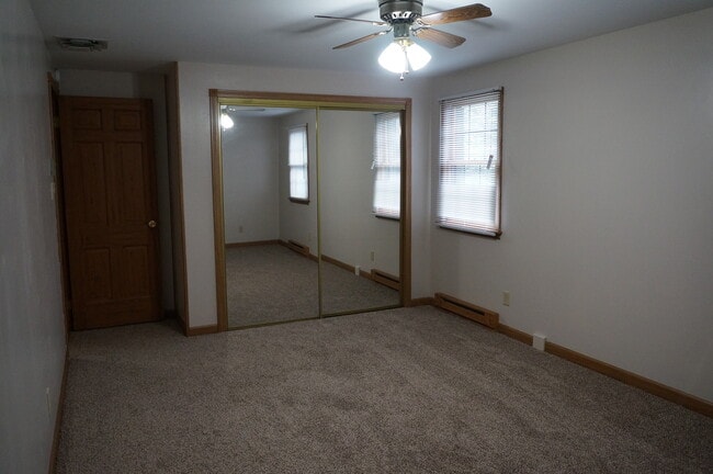 Building Photo - 140 Greenleaf Rd