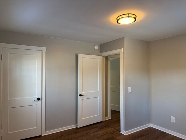 Building Photo - 5 Down E Ln