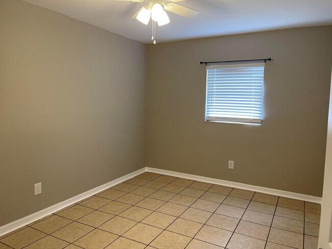 Building Photo - North Brandon Home with NO HOA and NO CARPET
