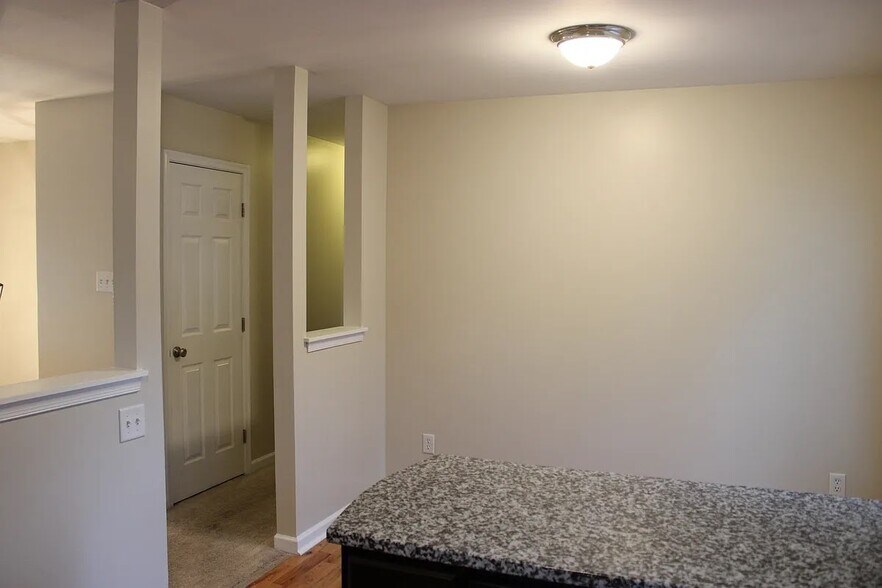 Building Photo - 7 White Birch Dr