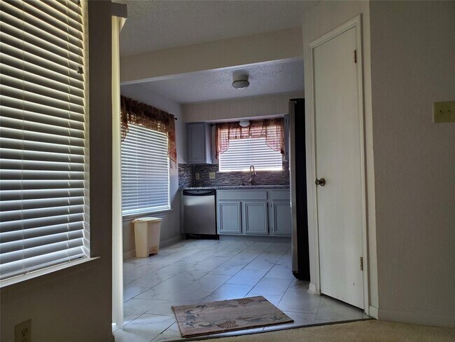 Building Photo - 12100 Overbrook Ln