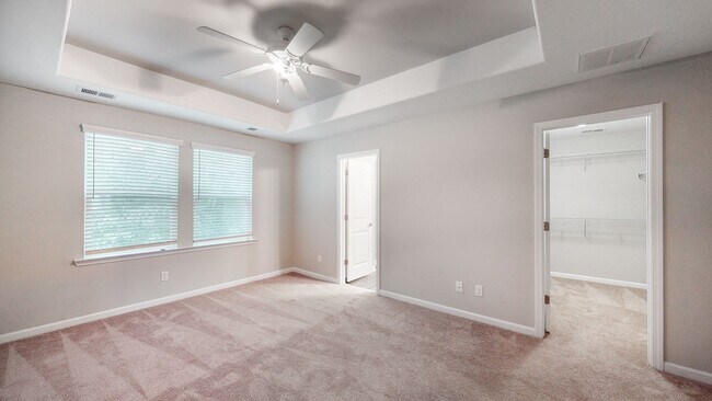 Building Photo - 3 Bedroom 2.5 Bathroom Townhome - The Comm...