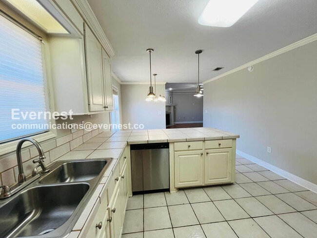 Building Photo - 236 Holmar Dr